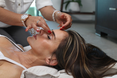 Consultation room detail for non-surgical contour planning in Montreal