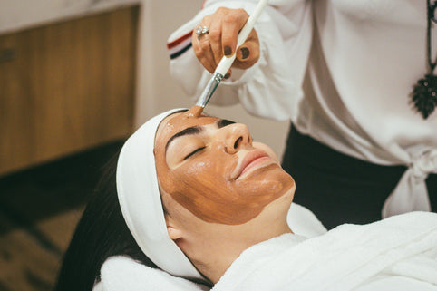 Refined medical aesthetic consultation setting for facial balancing in Montreal